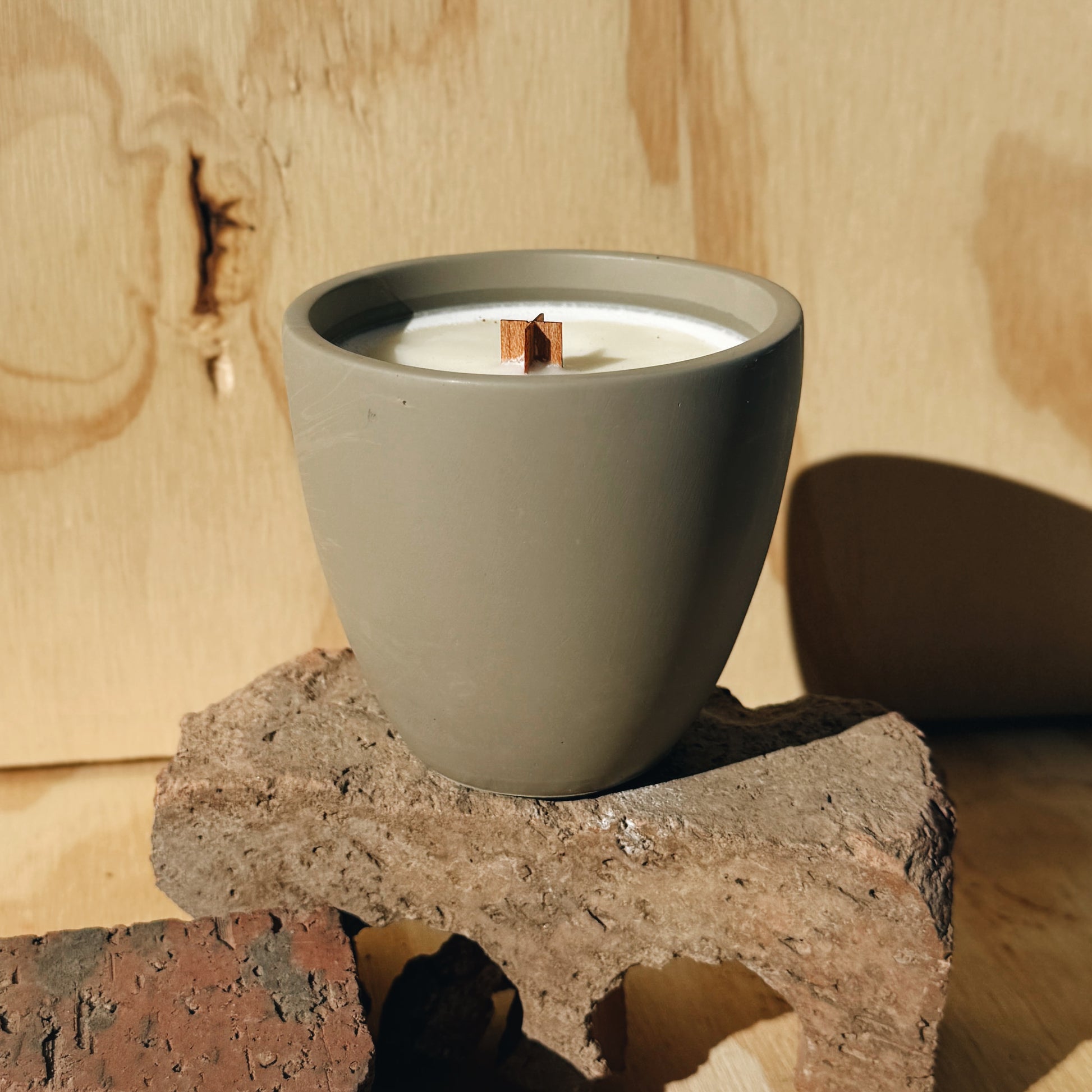 CARDAMOM CREAM CANDLE